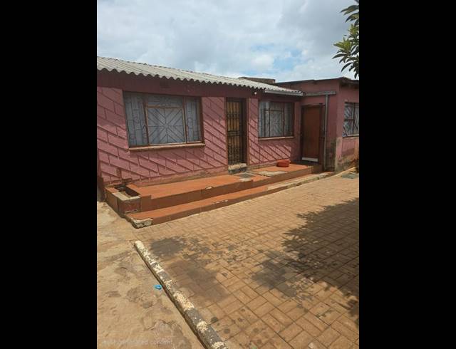 6 BEDROOM HOUSE FOR SALE IN MAOKENG